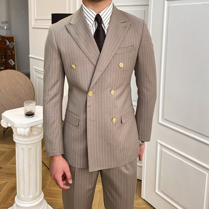 Costume anglais gessé à double boutonnage