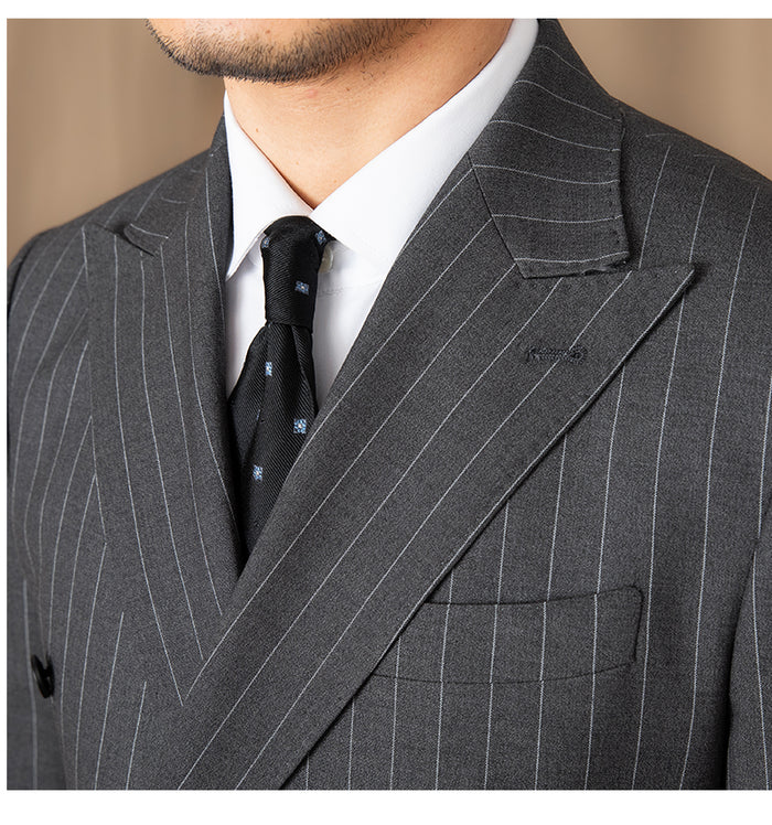 Blazer cruzado gris a rayas diplomáticas