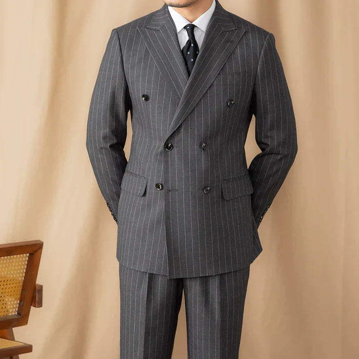 Blazer cruzado gris a rayas diplomáticas