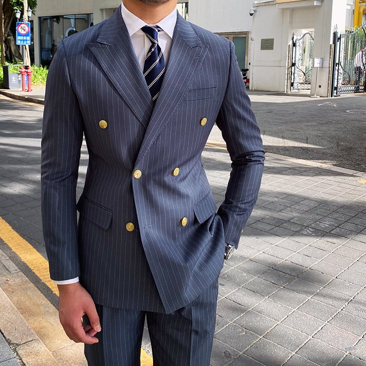 Costume anglais gessé à double boutonnage