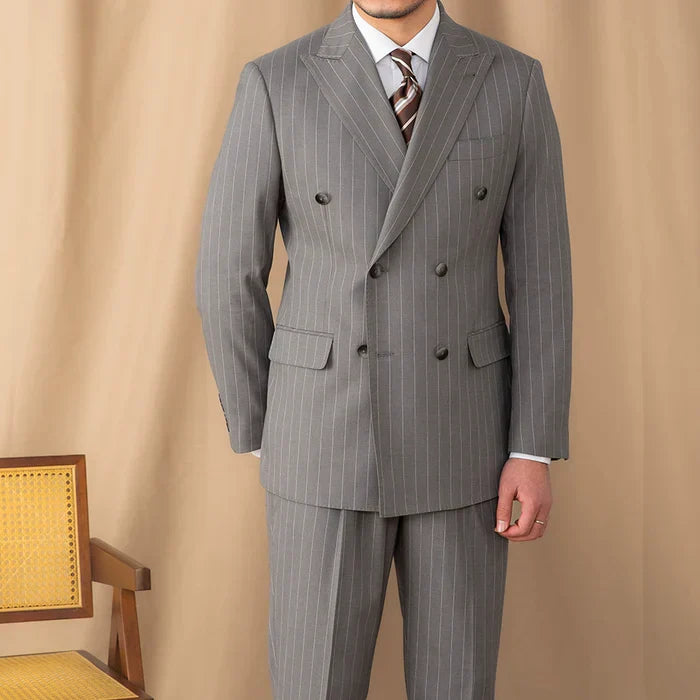 Blazer cruzado gris a rayas diplomáticas