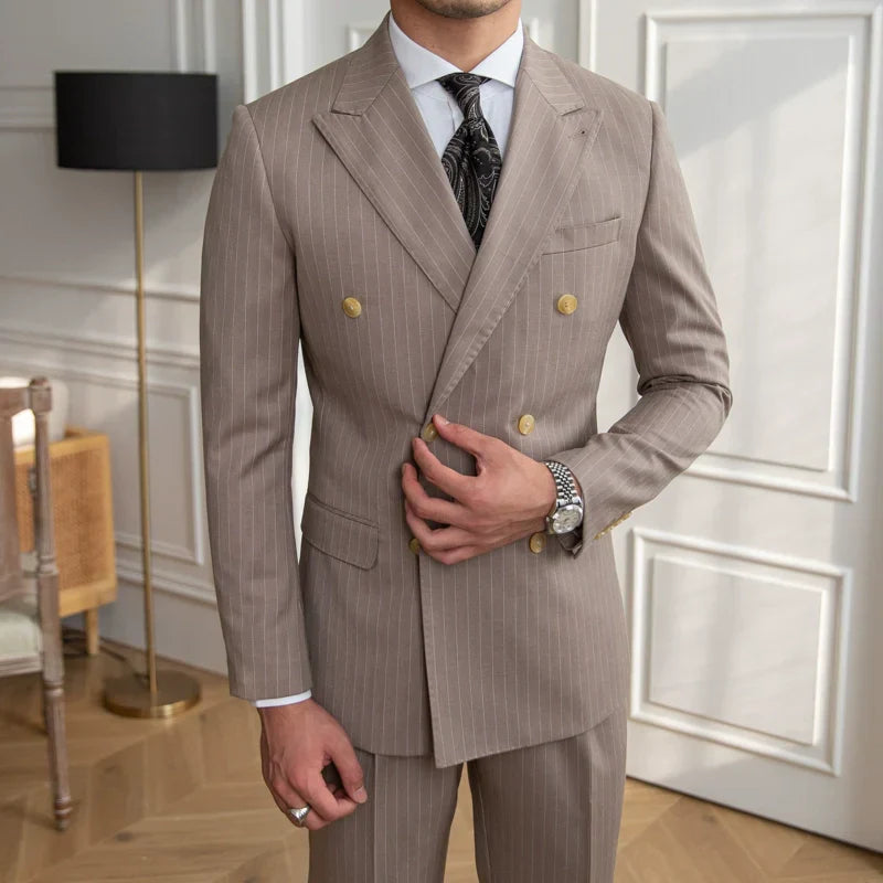 Costume anglais gessé à double boutonnage