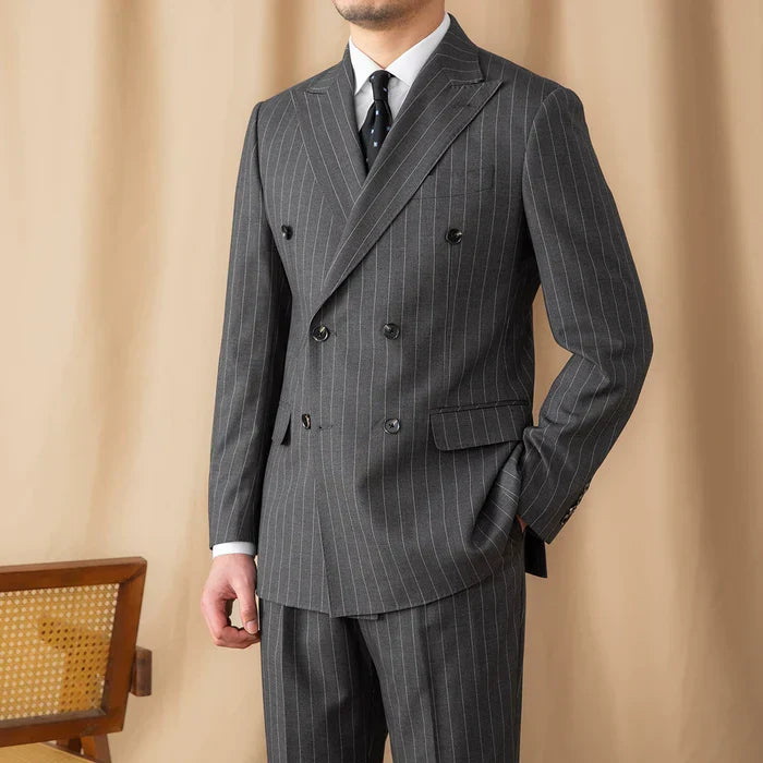 Blazer cruzado gris a rayas diplomáticas