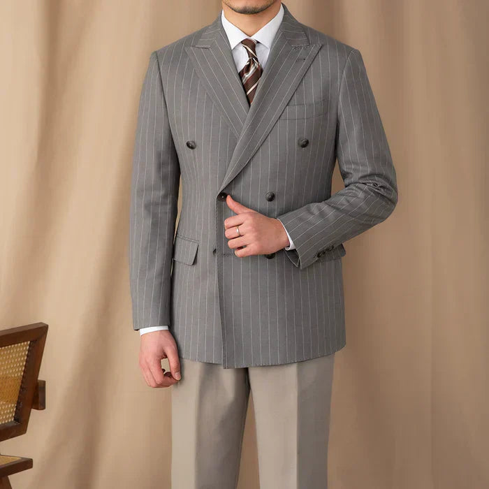 Blazer cruzado gris a rayas diplomáticas