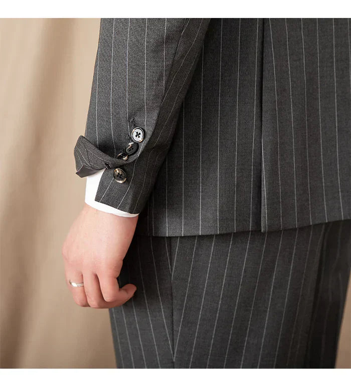 Blazer cruzado gris a rayas diplomáticas