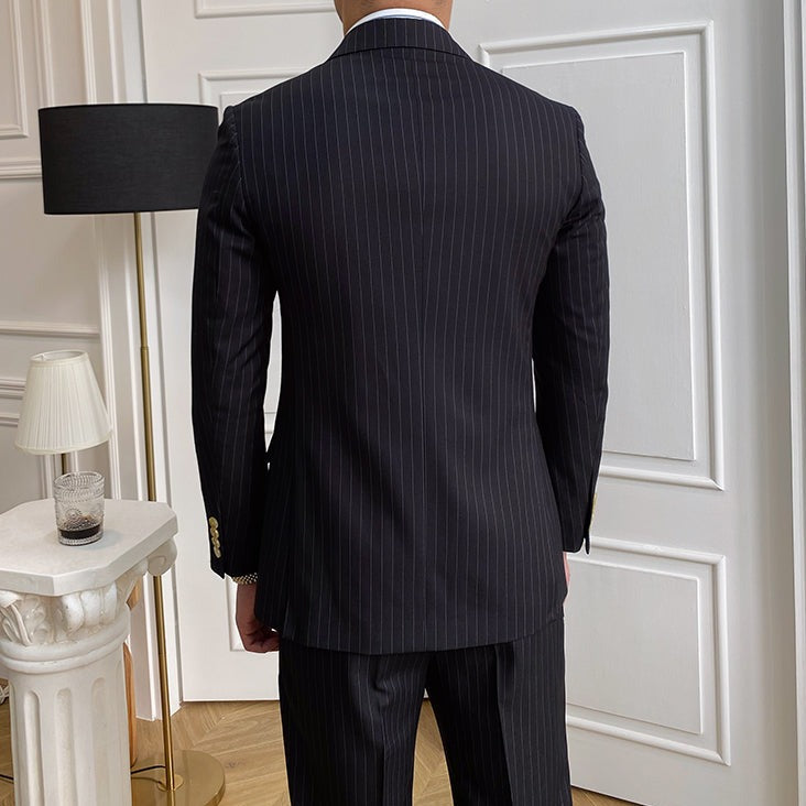 Costume anglais gessé à double boutonnage