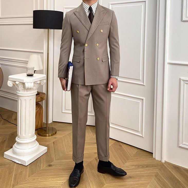 Costume anglais gessé à double boutonnage