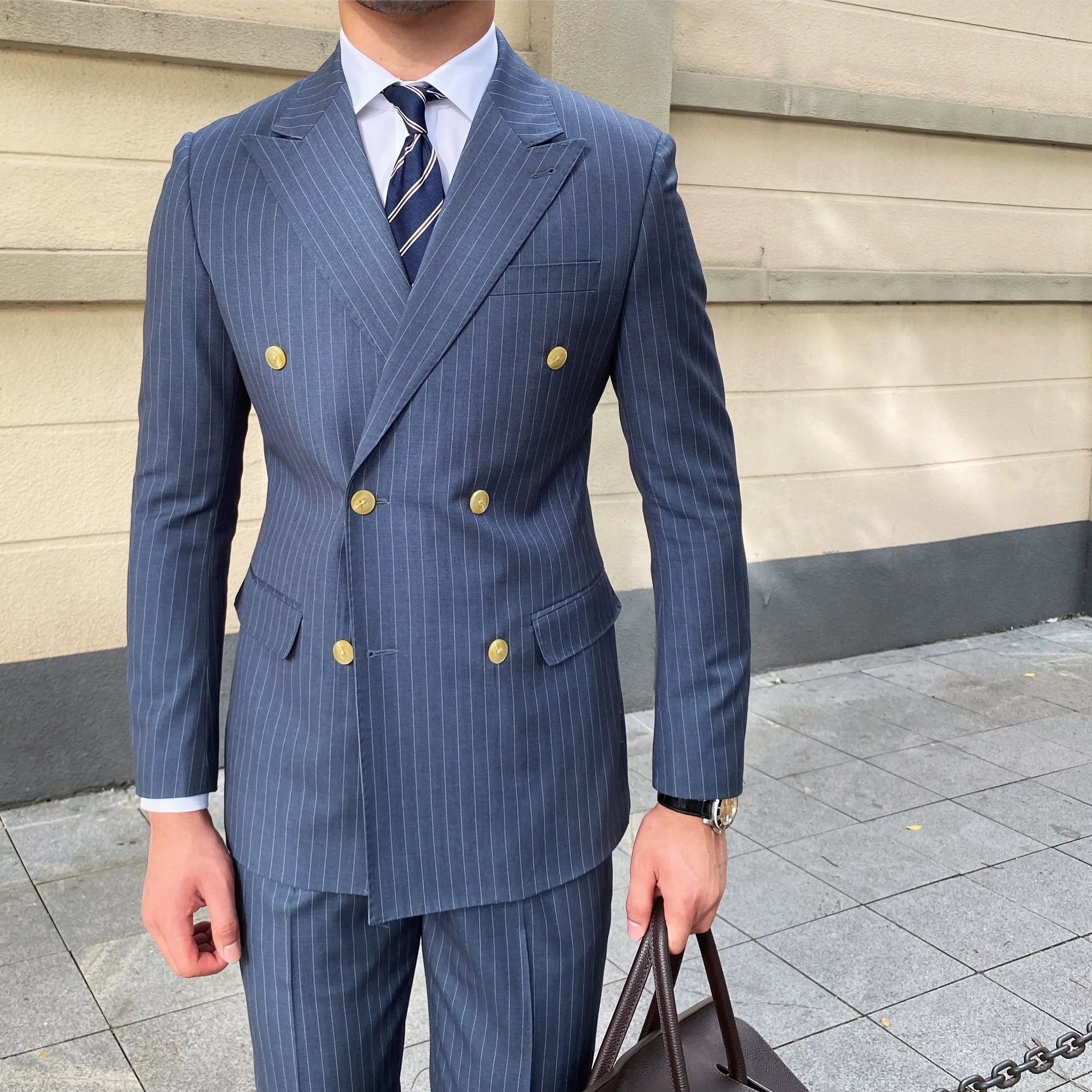 Costume anglais gessé à double boutonnage
