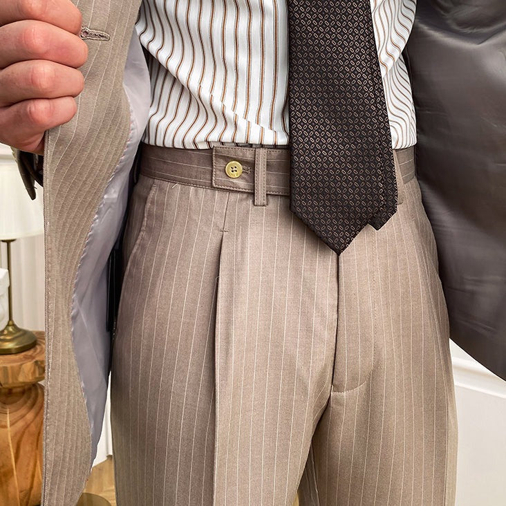 Costume anglais gessé à double boutonnage