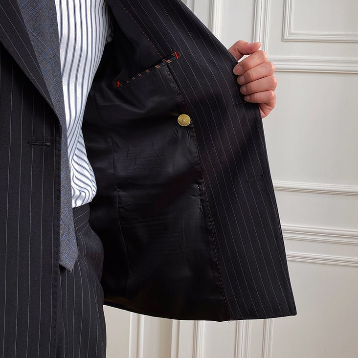 Costume anglais gessé à double boutonnage