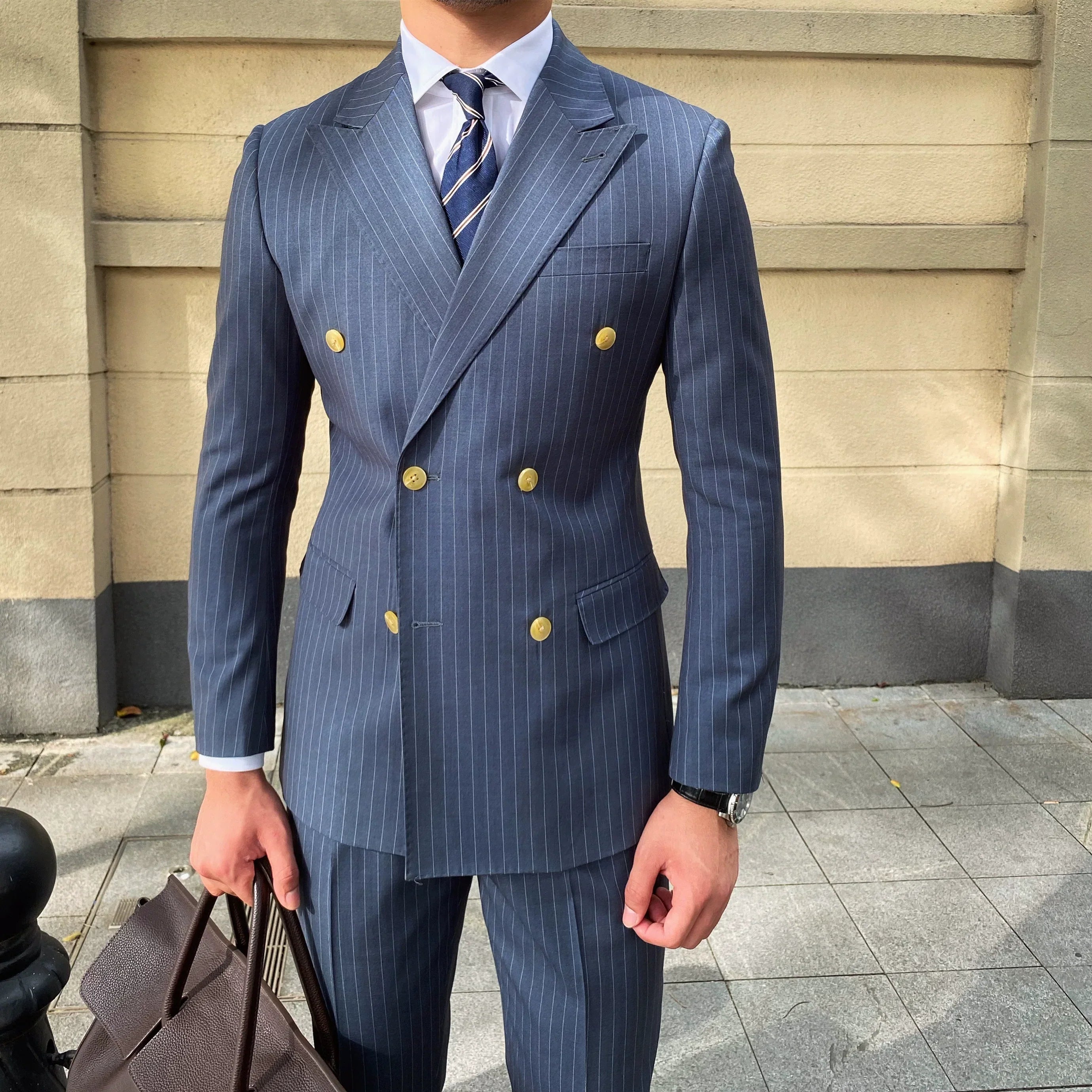 Costume anglais gessé à double boutonnage