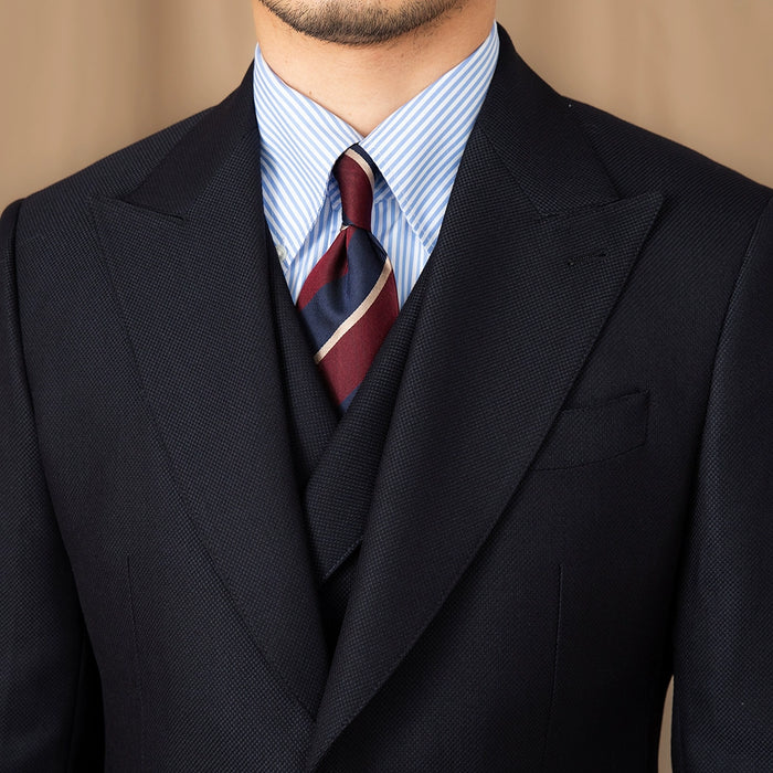 Traje negro británico de dos botones