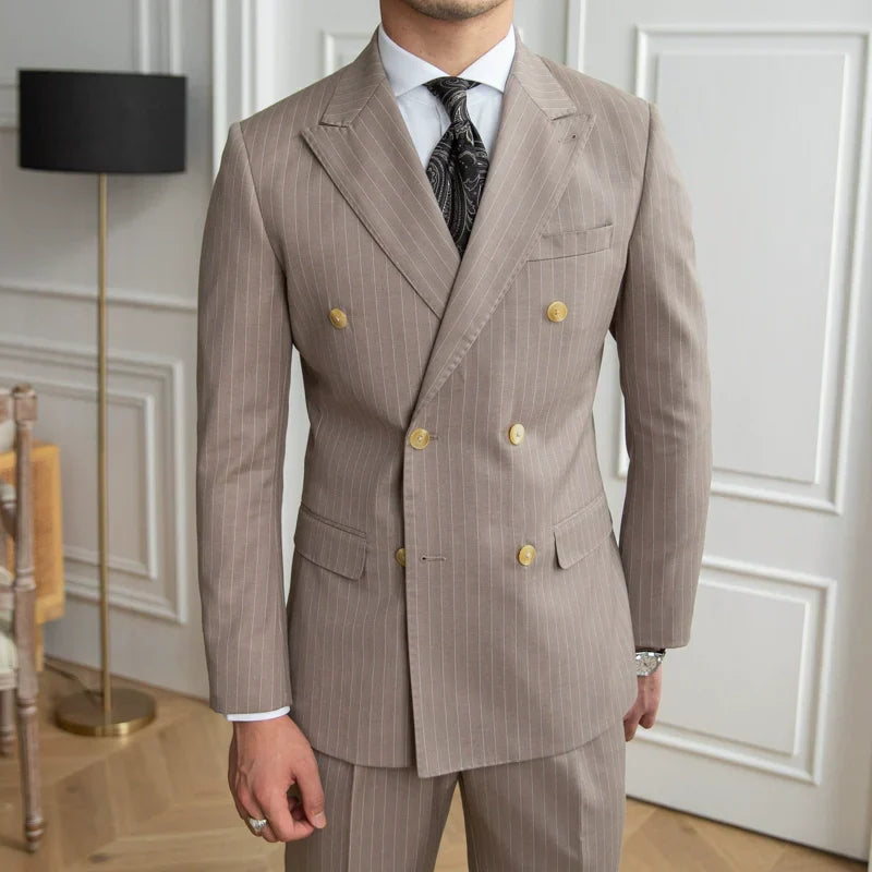 Costume anglais gessé à double boutonnage