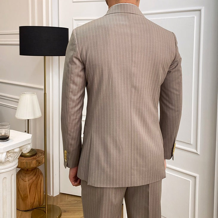 Costume anglais gessé à double boutonnage
